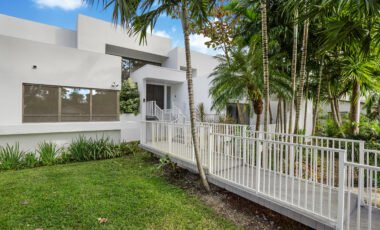 8 Bedroom Villa Leonard Rental With Pool Miami