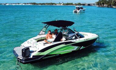 22' Chaparral Boat Rentals & Yacht Charters Miami