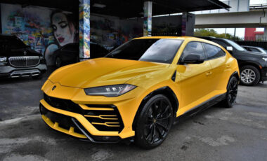 Lamborghini Urus For Rent in Miami (Yellow)